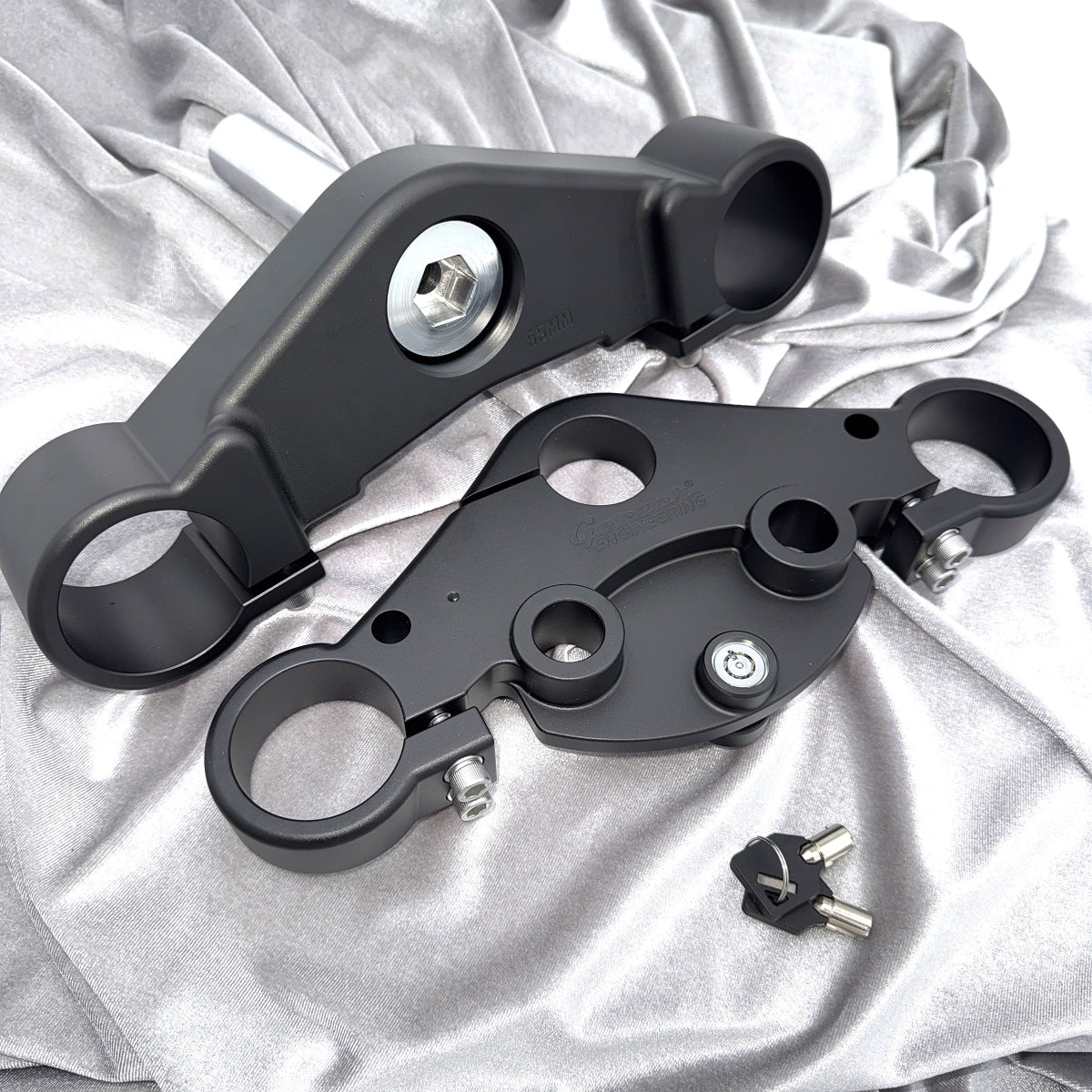 Reduced trail triple trees for Performance Baggers 49mm forks - with PUSH FORK LOCK