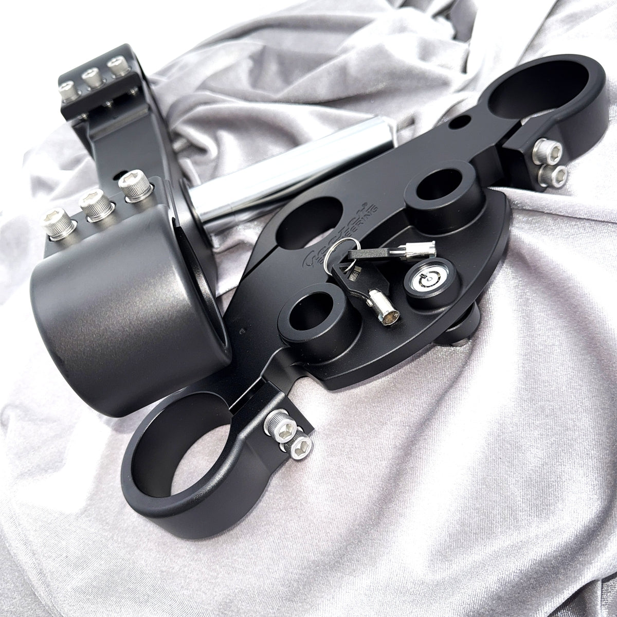 Reduced trail triple trees for Performance Baggers 49mm forks - with PUSH FORK LOCK